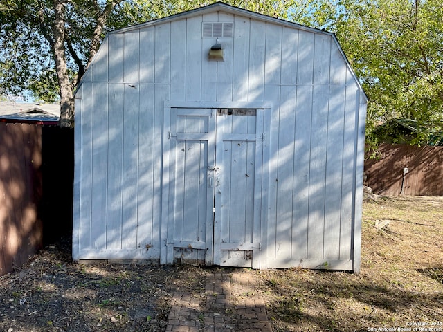 view of outbuilding