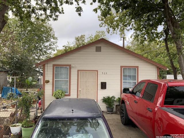 341 Avondale Ave, San Antonio, TX 78223 - view of front facade with a swimming pool