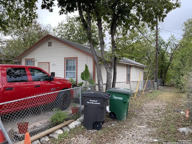 341 Avondale Ave, San Antonio, TX 78223 - view of property exterior