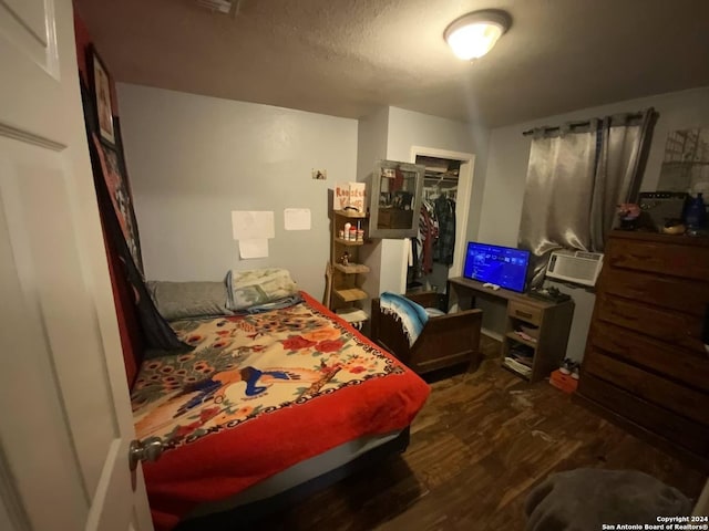 341 Avondale Ave, San Antonio, TX 78223 - bedroom with wood finished floors and a closet