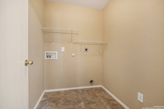 clothes washing area with hookup for an electric dryer, hookup for a gas dryer, and hookup for a washing machine