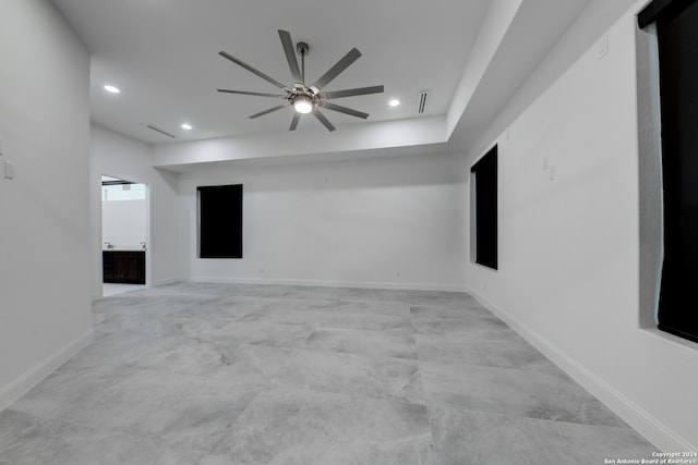 empty room featuring ceiling fan