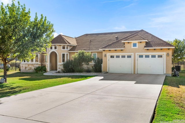 view of front facade featuring a front lawn and a garage