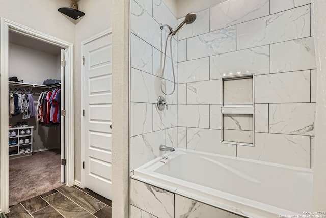 bathroom featuring tiled shower / bath combo