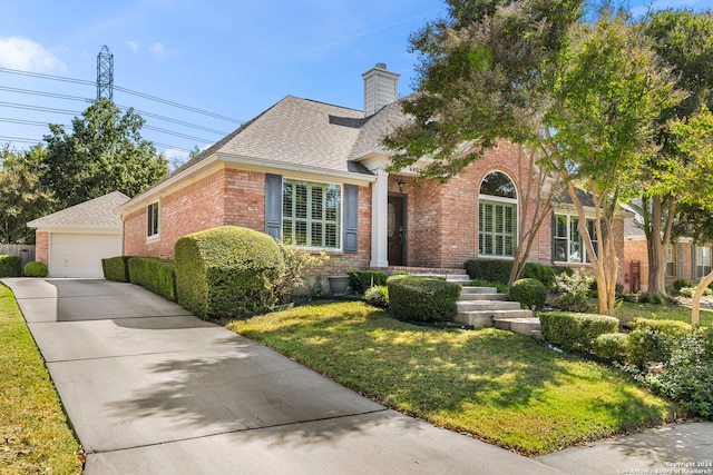 view of front of home with a front lawn