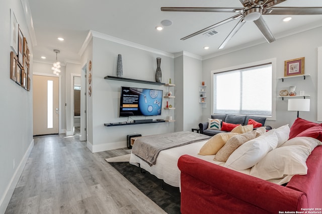 bedroom featuring ceiling fan, crown molding, and light hardwood / wood-style floors