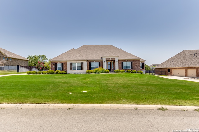 view of front of home with a front lawn