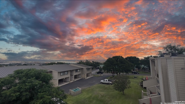 view of aerial view at dusk