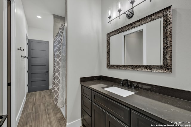 bathroom featuring a shower with shower curtain and vanity