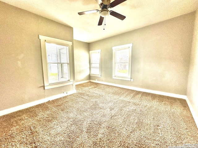 unfurnished room featuring ceiling fan and carpet