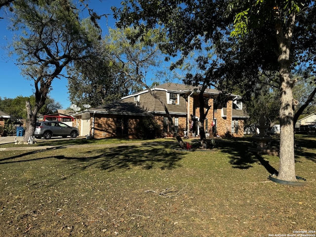 view of front facade featuring a front lawn