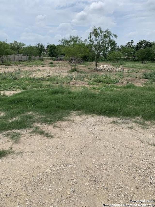 754 Crk 6843, Lytle, TX 78052