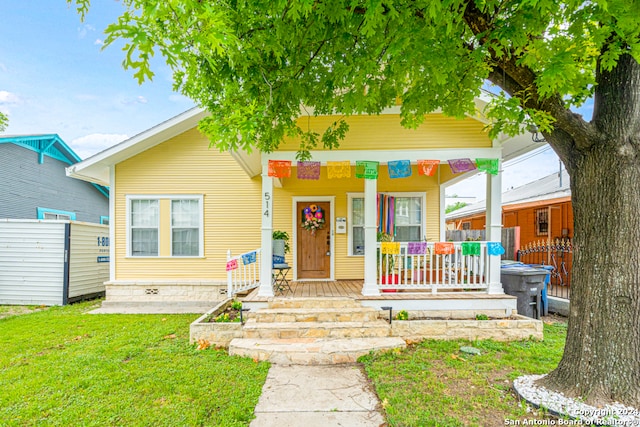 view of front facade with a porch and a front yard