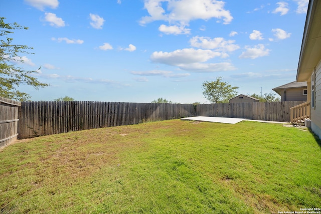 view of yard with a patio