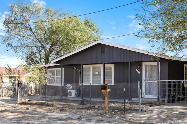 view of front facade featuring ac unit