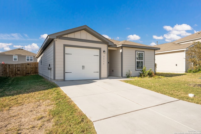 single story home featuring a front lawn