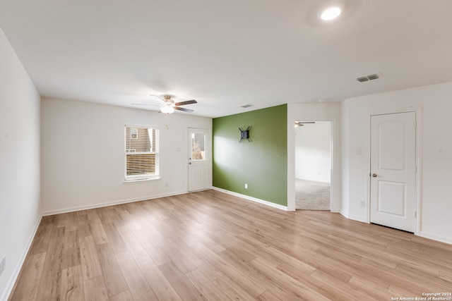 unfurnished room featuring light hardwood / wood-style flooring and ceiling fan