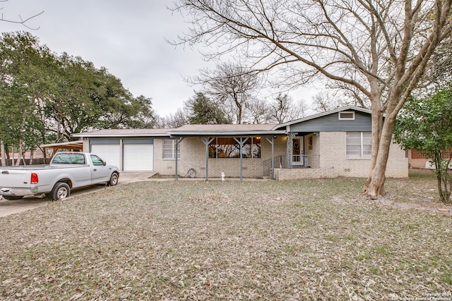 ranch-style home featuring a garage