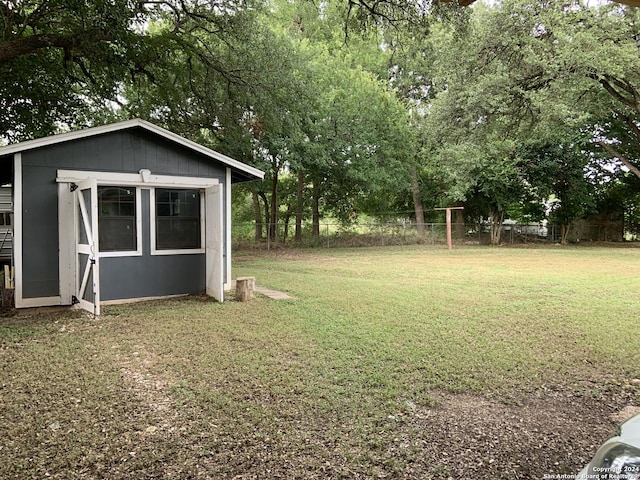 6531 Fox Run, San Antonio, TX 78233 - view of yard featuring an outdoor structure