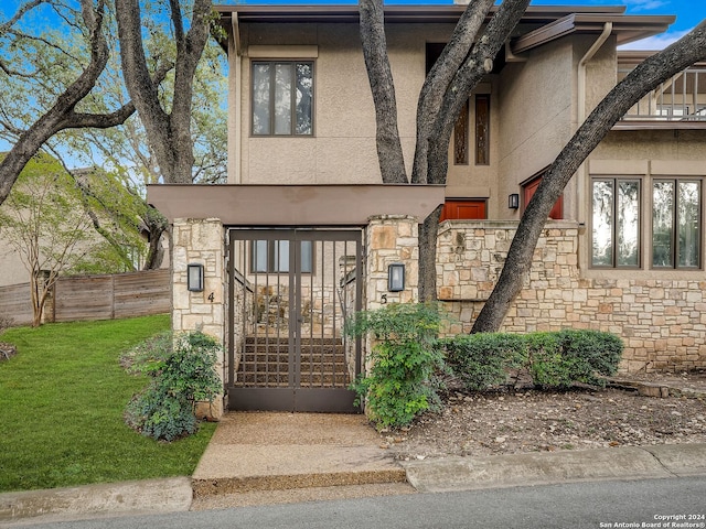 exterior space with a front yard