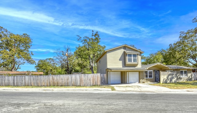 view of front property featuring a garage