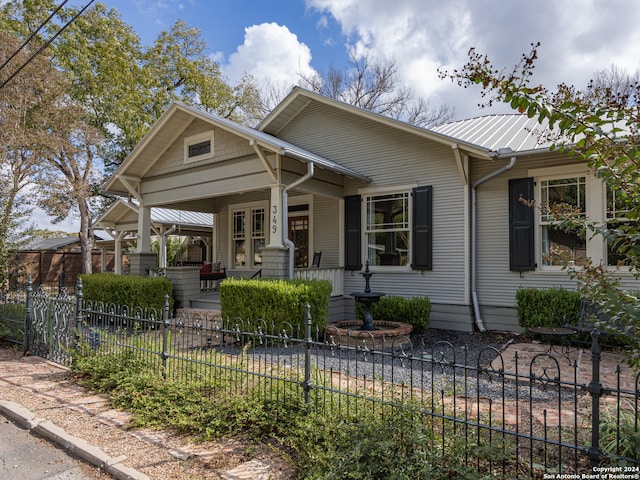 view of front of house featuring a porch