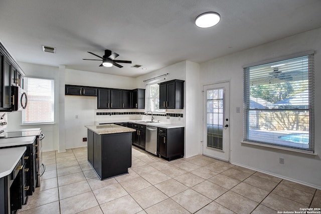 268 Fawn Rdg, Cibolo, TX 78108 - kitchen with appliances with stainless steel finishes, a sink, dark cabinetry, a center island, and ceiling fan