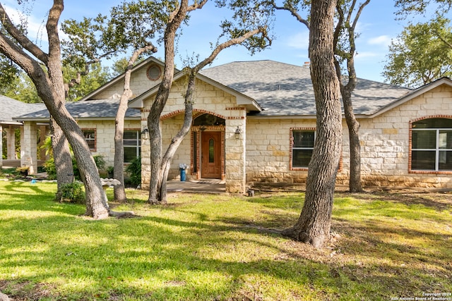 view of front of house featuring a front yard