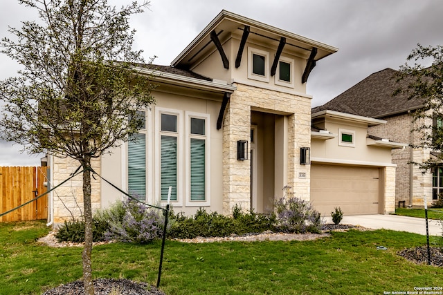 view of front facade featuring a front lawn and a garage