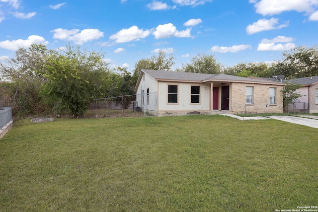 view of front of house with a front yard