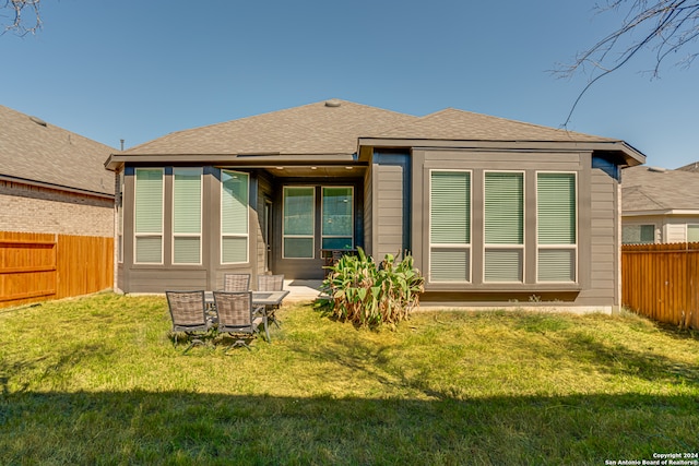 back of house featuring a lawn