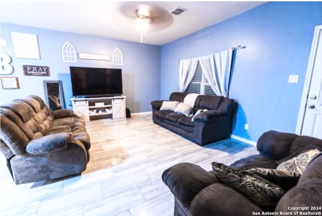 living room with light wood-type flooring and ceiling fan