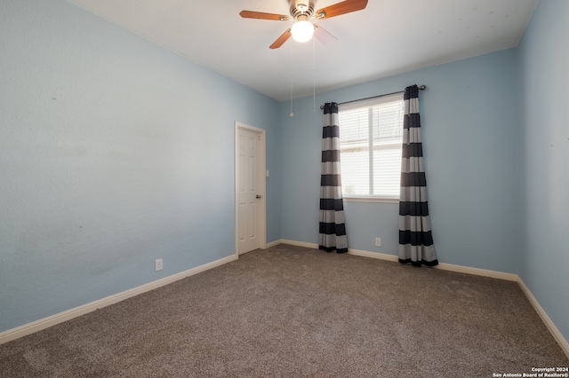 carpeted empty room featuring ceiling fan