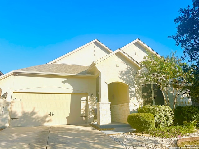 view of front facade with a garage