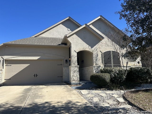 view of front facade featuring a garage