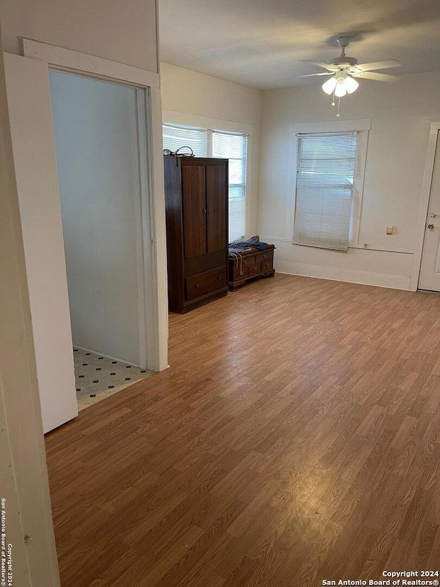 unfurnished room featuring ceiling fan and wood-type flooring