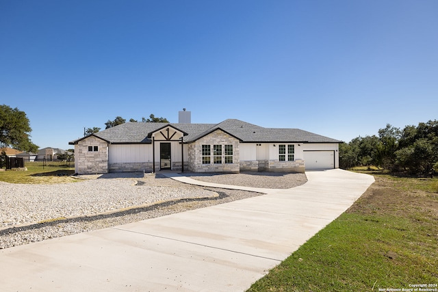 view of front facade featuring a garage