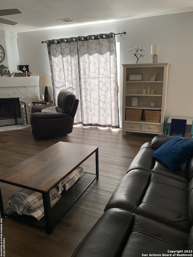 living room with wood-type flooring and ceiling fan