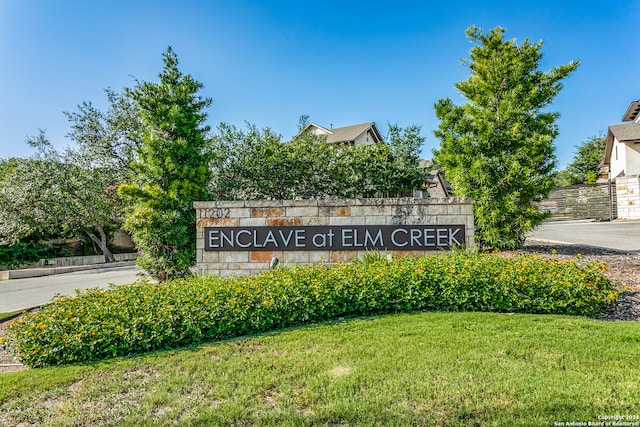 community / neighborhood sign with a lawn