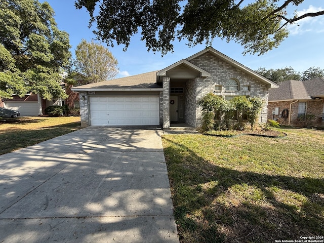 view of front of house featuring a front yard and a garage