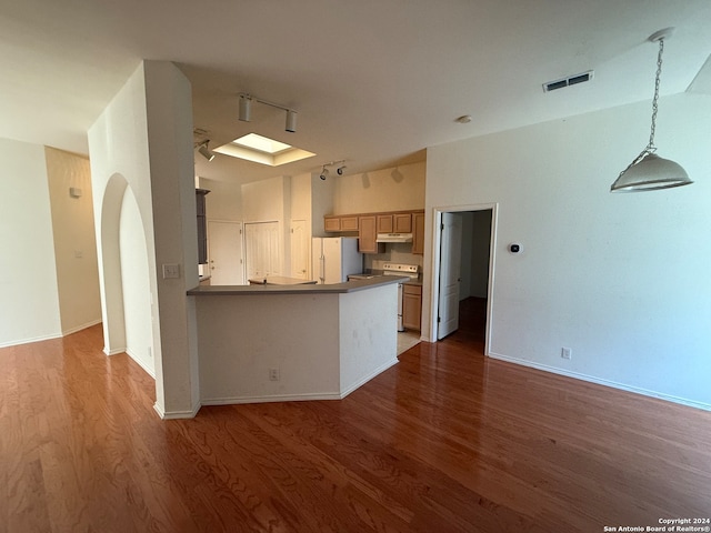 kitchen with hardwood / wood-style floors, electric range, decorative light fixtures, white fridge, and kitchen peninsula