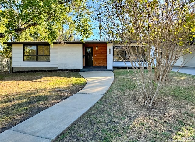 view of front of home with a front lawn