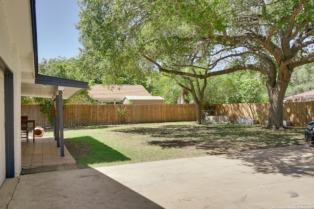 view of yard featuring a patio