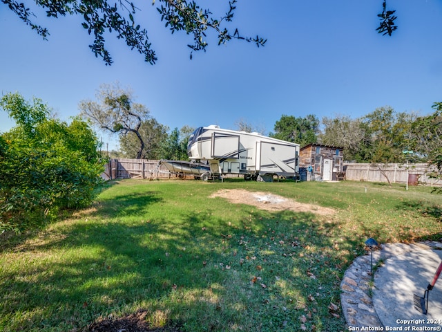 view of yard with a storage unit