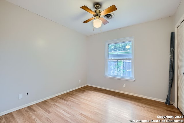 unfurnished room featuring light hardwood / wood-style floors and ceiling fan