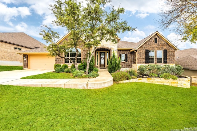 view of front of home featuring a front lawn and a garage