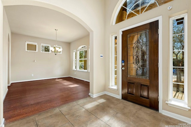 9615 Calmont Way, San Antonio, TX 78251 - tiled foyer entrance featuring arched walkways, a chandelier, and baseboards