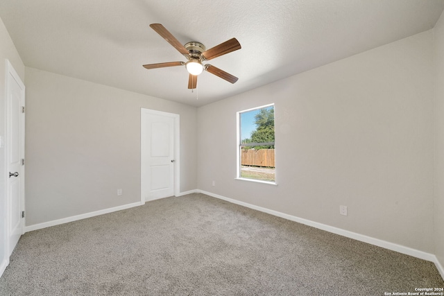 unfurnished room with carpet flooring and ceiling fan