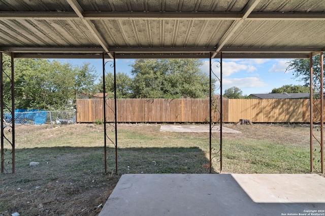 view of yard featuring a patio area