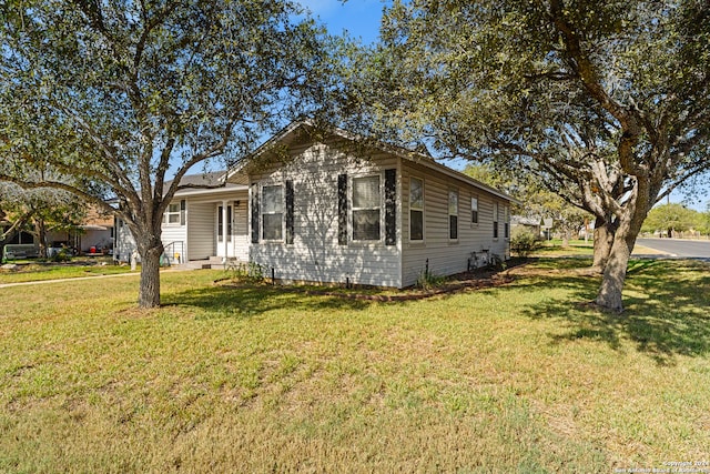 Listing photo 2 for 311 Schneider St, Poth TX 78147